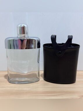 VINTAGE Saddler by Bosca Glass Hip Flask w/Leather Case Crome Shoulder & Top